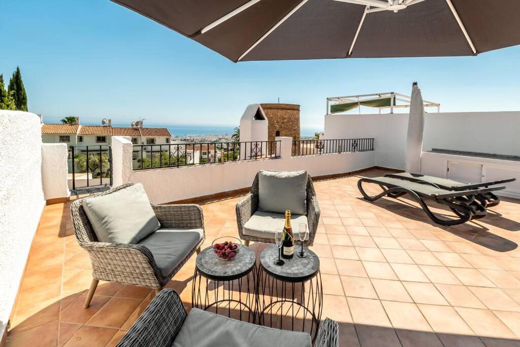 Hermosa Casa Con Terraza E Increibles Vistas Al Mar Y La Montana Нерха Екстер'єр фото