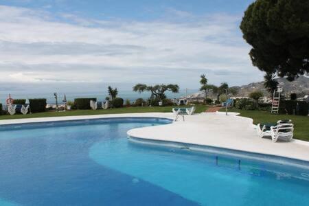 Hermosa Casa Con Terraza E Increibles Vistas Al Mar Y La Montana Нерха Екстер'єр фото