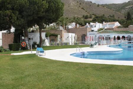 Hermosa Casa Con Terraza E Increibles Vistas Al Mar Y La Montana Нерха Екстер'єр фото