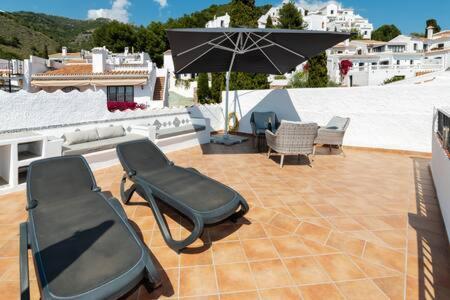 Hermosa Casa Con Terraza E Increibles Vistas Al Mar Y La Montana Нерха Екстер'єр фото