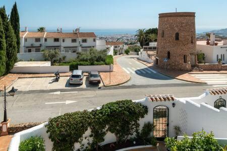 Hermosa Casa Con Terraza E Increibles Vistas Al Mar Y La Montana Нерха Екстер'єр фото