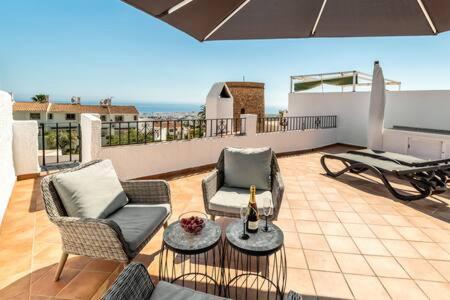 Hermosa Casa Con Terraza E Increibles Vistas Al Mar Y La Montana Нерха Екстер'єр фото