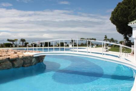 Hermosa Casa Con Terraza E Increibles Vistas Al Mar Y La Montana Нерха Екстер'єр фото